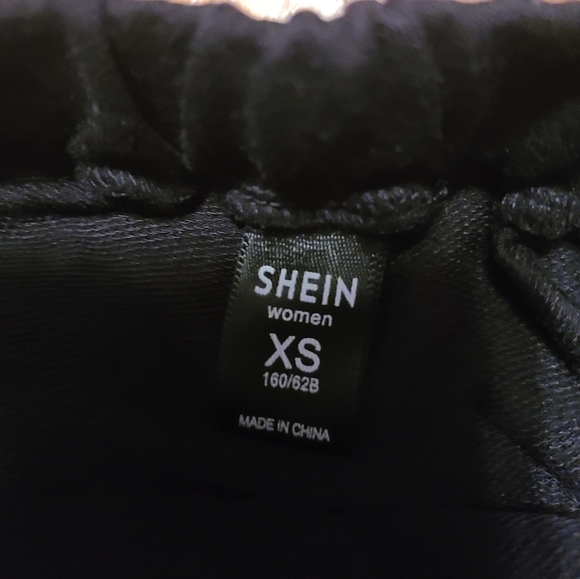 Cherry mini skirt - Picture 5 of 5